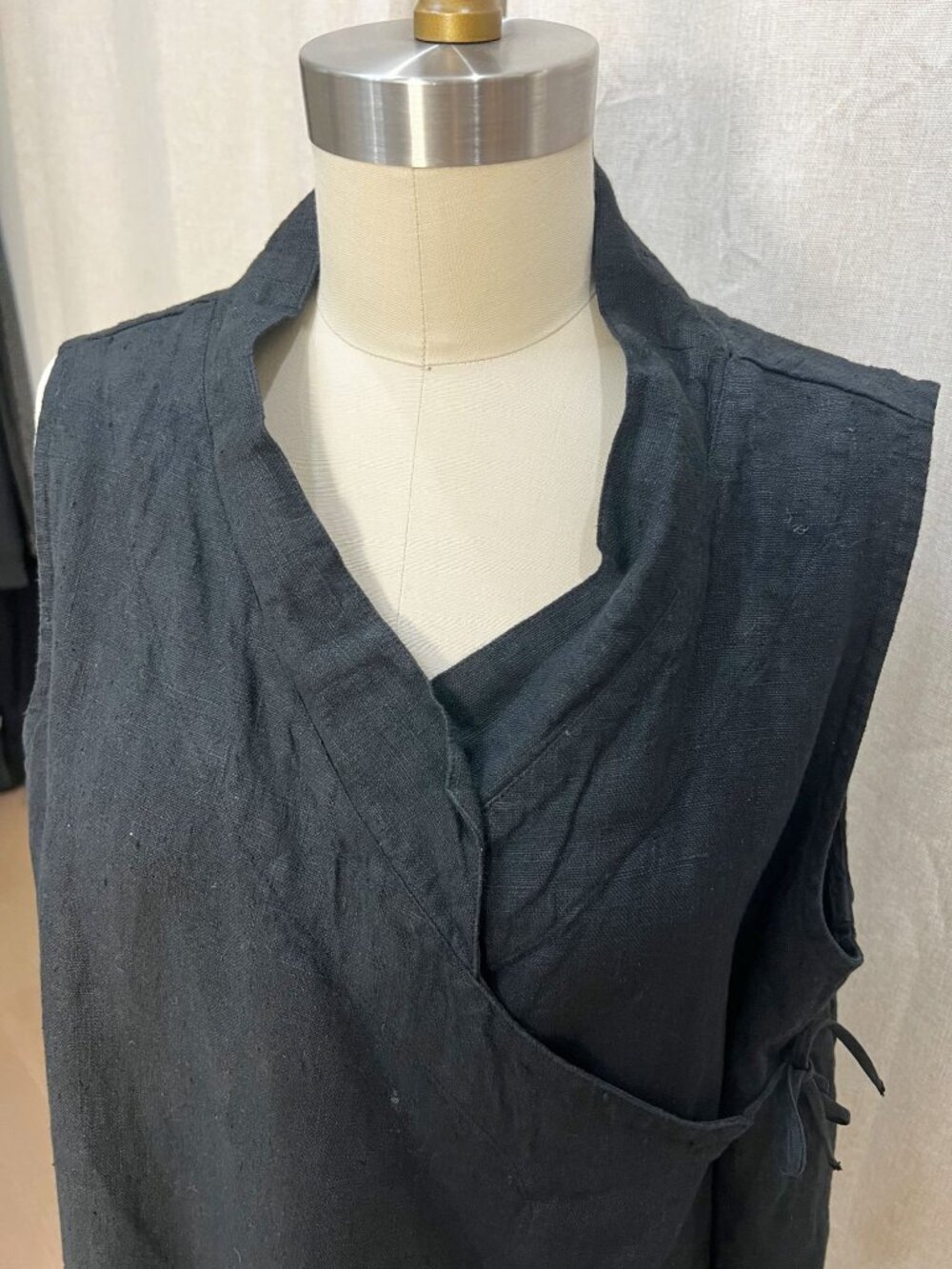 Bryn Walker Heavy Linen Koryo Wrap Vest Top Size L Black Lagenlook - Picture 3 of 10